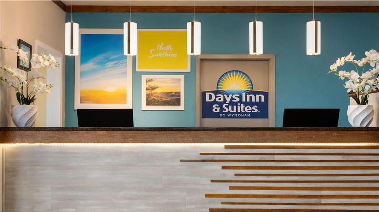 Days Inn Suites Fredericksburg Lobby