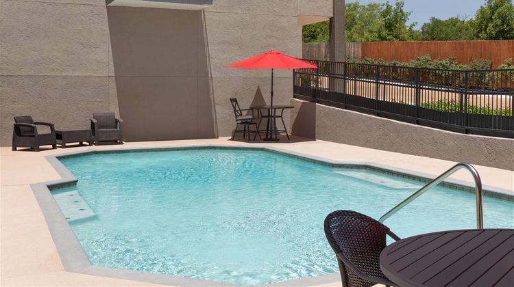 Days Inn Suites Fredericksburg Pool