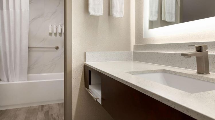 Days Inn Suites Fredericksburg Suite
