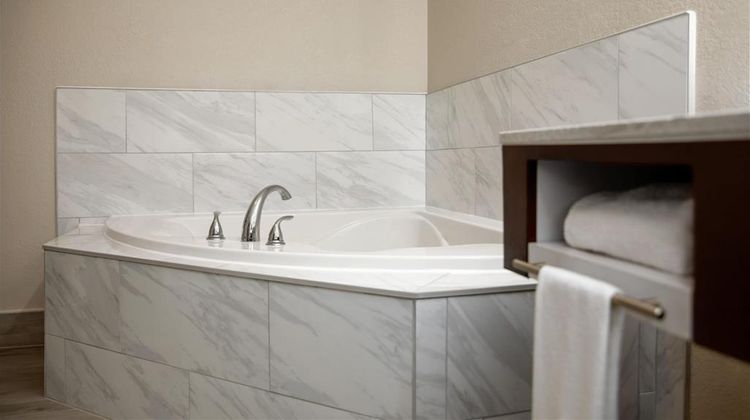 Days Inn Suites Fredericksburg Room