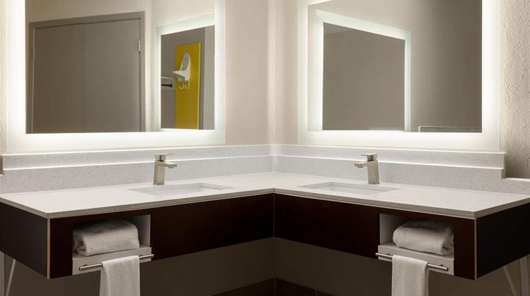 Days Inn Suites Fredericksburg Suite