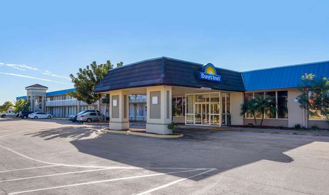 Days Inn Titusville Kennedy Space Center Exterior