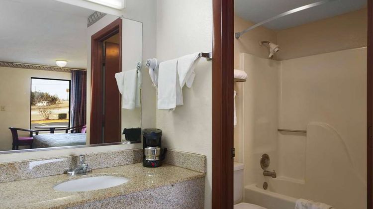 Days Inn Augusta Fort Eisenhower Room