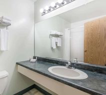 Super 8 Dauphin Room