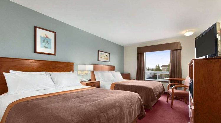 Super 8 Yellowknife Room