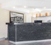 Super 8 Stettler Lobby