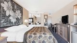 Super 8 Stettler Suite