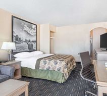 Super 8 Stettler Room