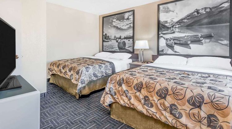 Super 8 Stettler Room