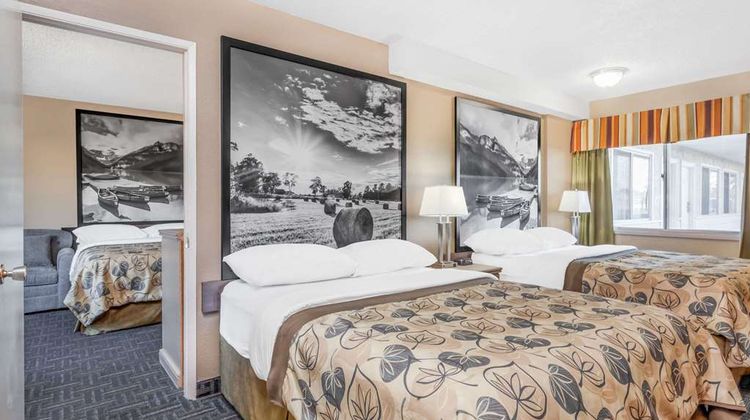 Super 8 Stettler Room