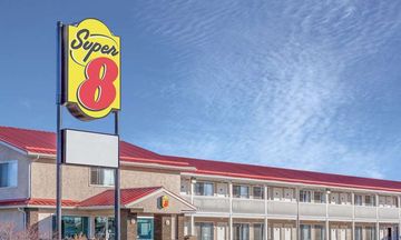 Super 8 Stettler