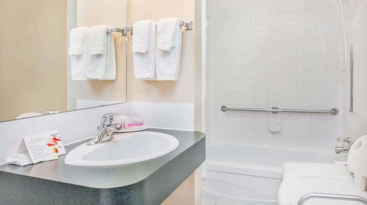 Super 8 Stettler Room