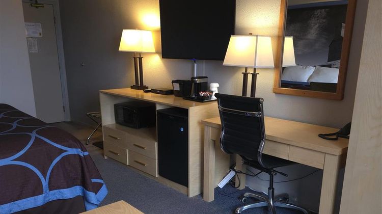Super 8 Swift Current Room