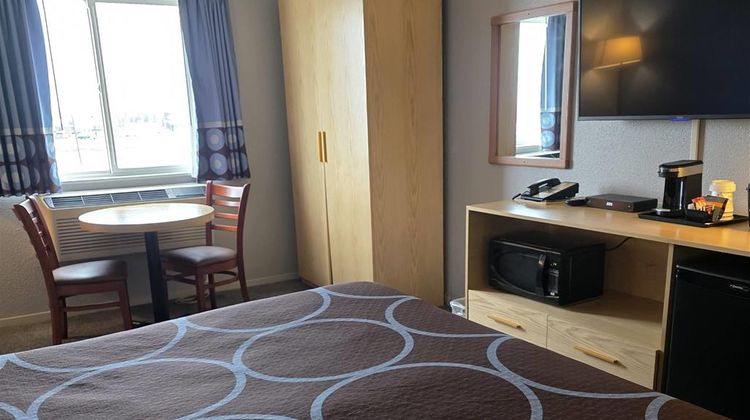 Super 8 Swift Current Room