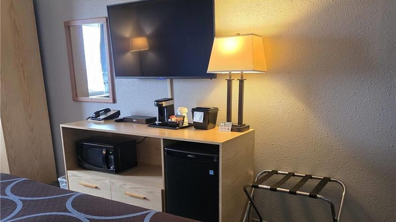 <b>Super 8 Swift Current Room</b>. Images powered by <a href="https://iceportal.shijigroup.com/" title="IcePortal" target="_blank">IcePortal</a>.
