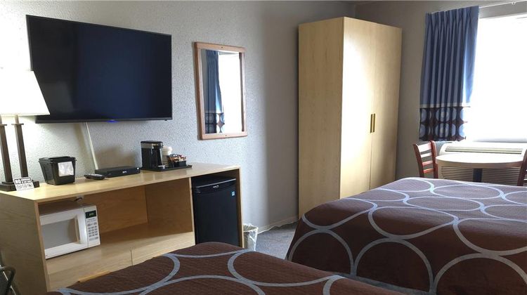 Super 8 Swift Current Room