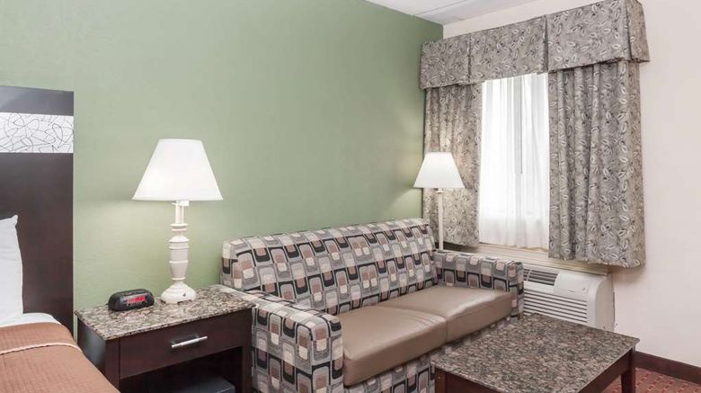 <b>Howard Johnson Hotel Newark Airport Room</b>. Images powered by <a href="https://iceportal.shijigroup.com/" title="IcePortal" target="_blank">IcePortal</a>.