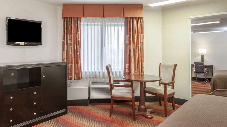 <b>Howard Johnson Hotel Newark Airport Room</b>. Images powered by <a href="https://iceportal.shijigroup.com/" title="IcePortal" target="_blank">IcePortal</a>.