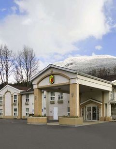 Super 8 Revelstoke