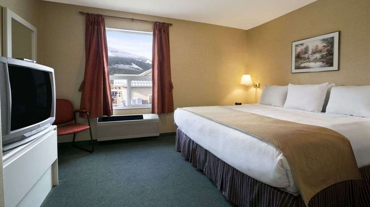 Super 8 Revelstoke Suite