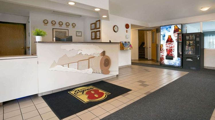 Super 8 Revelstoke Lobby