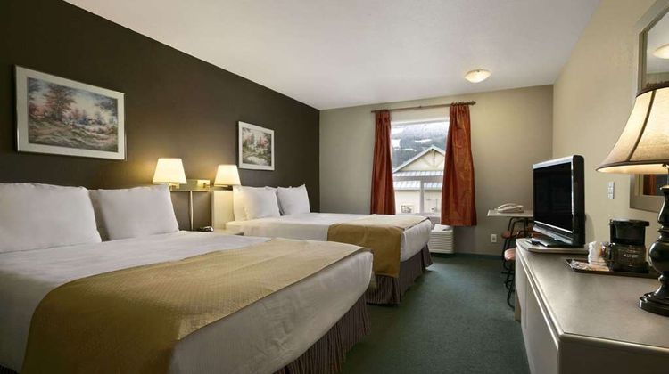 Super 8 Revelstoke Room
