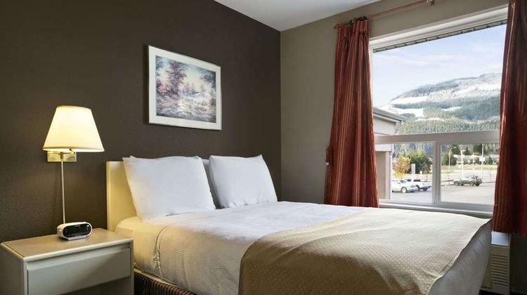 Super 8 Revelstoke Suite