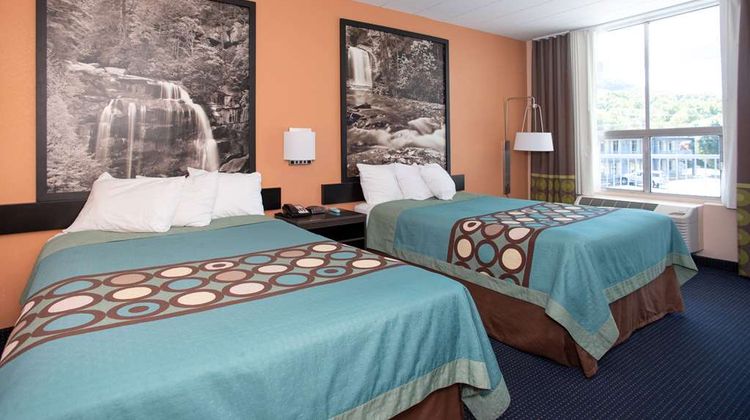 Super 8 Black Mountain Room