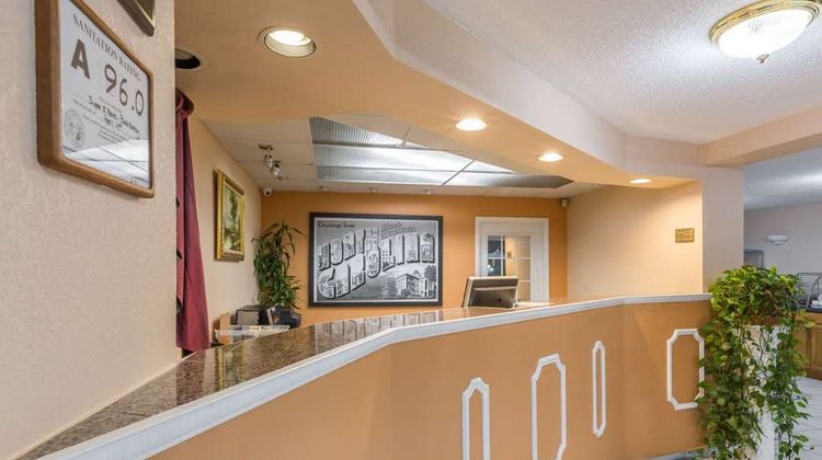 Super 8 Black Mountain Lobby