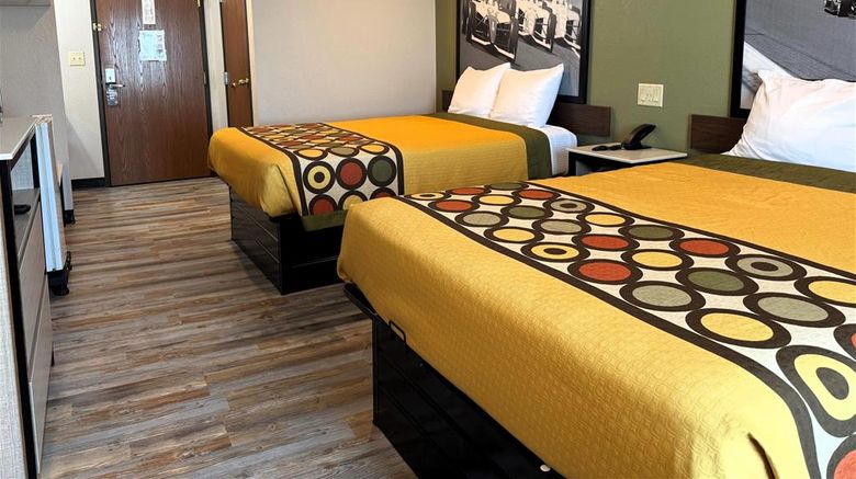 <b>Super 8 Frankfort Room</b>. Images powered by <a href="https://iceportal.shijigroup.com/" title="IcePortal" target="_blank">IcePortal</a>.