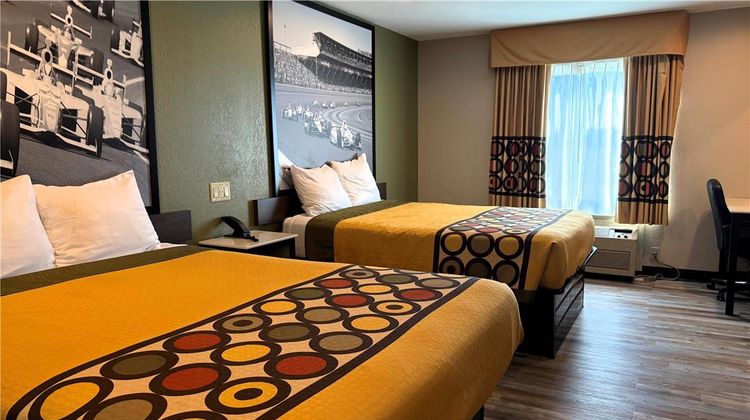 Super 8 Frankfort Room