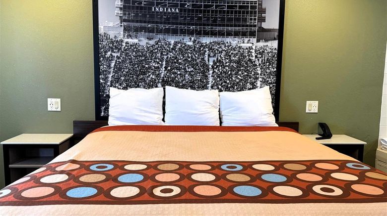 <b>Super 8 Frankfort Room</b>. Images powered by <a href="https://iceportal.shijigroup.com/" title="IcePortal" target="_blank">IcePortal</a>.