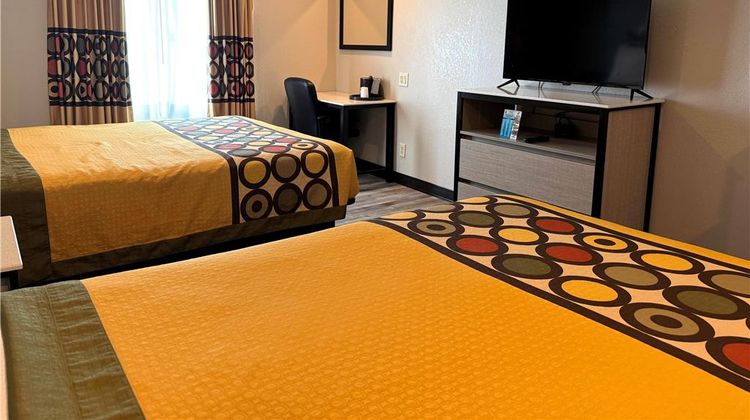 Super 8 Frankfort Room