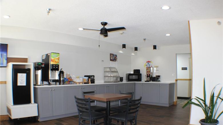 <b>Super 8 Gardner Restaurant</b>. Images powered by <a href="https://iceportal.shijigroup.com/" title="IcePortal" target="_blank">IcePortal</a>.