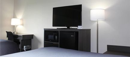 Super 8 Gardner Room