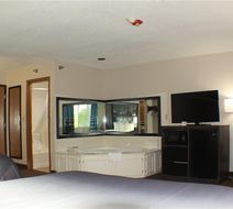 Super 8 Gardner Room