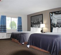 Super 8 Gardner Room