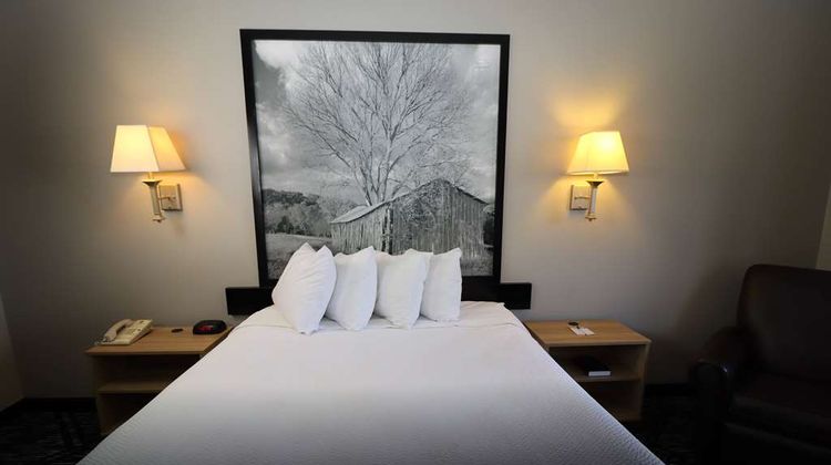 Super 8 Perryville Room