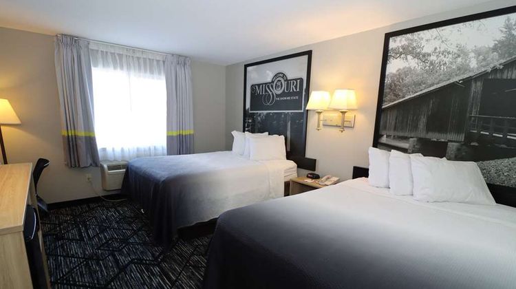 Super 8 Perryville Room