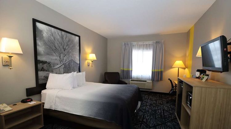 Super 8 Perryville Room
