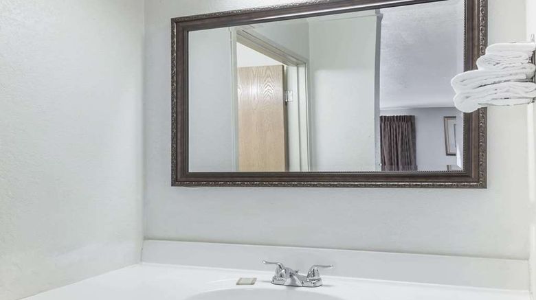 <b>Super 8 Pittsburgh/Monroeville Room</b>. Images powered by <a href="https://iceportal.shijigroup.com/" title="IcePortal" target="_blank">IcePortal</a>.