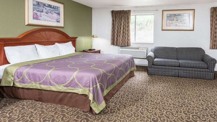 Super 8 Pittsburgh/Monroeville Suite