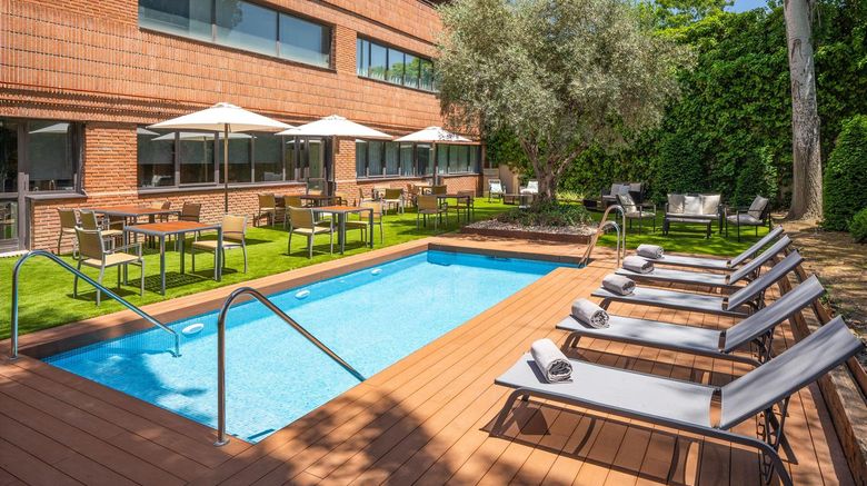 <b>Hotel Alameda Aeropuerto, aff by Melia Pool</b>. Images powered by <a href="https://iceportal.shijigroup.com/" title="IcePortal" target="_blank">IcePortal</a>.