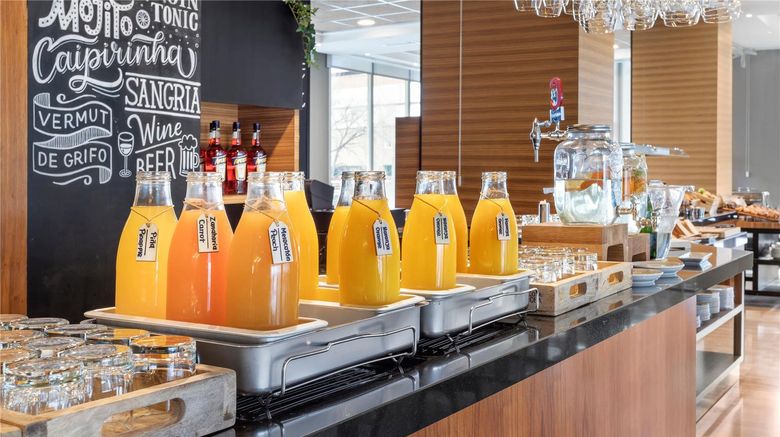 <b>Apartamento Calle Mauricio Legendre Restaurant</b>. Images powered by <a href="https://iceportal.shijigroup.com/" title="IcePortal" target="_blank">IcePortal</a>.