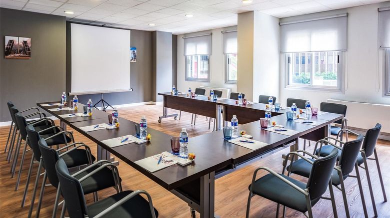 <b>Apartamento Calle Mauricio Legendre Meeting</b>. Images powered by <a href="https://iceportal.shijigroup.com/" title="IcePortal" target="_blank">IcePortal</a>.