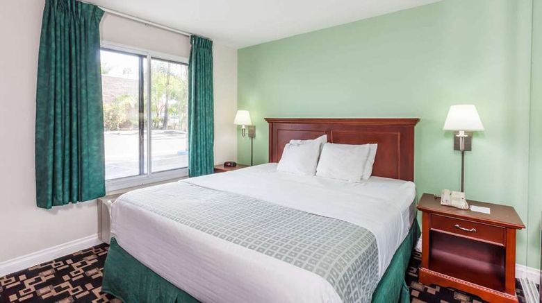 <b>Ramada Oceanside Room</b>. Images powered by <a href="https://iceportal.shijigroup.com/" title="IcePortal" target="_blank">IcePortal</a>.