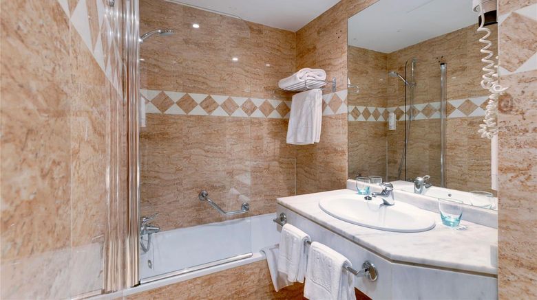 <b>Hotel Madrid Centro, Affiliated by Melia Room</b>. Images powered by <a href="https://iceportal.shijigroup.com/" title="IcePortal" target="_blank">IcePortal</a>.