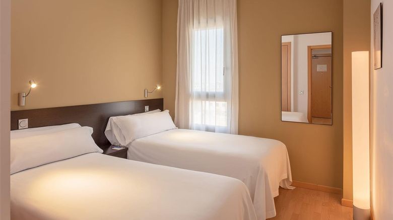 <b>Madrid Airport Stes affiliated by Melia Room</b>. Images powered by <a href="https://iceportal.shijigroup.com/" title="IcePortal" target="_blank">IcePortal</a>.