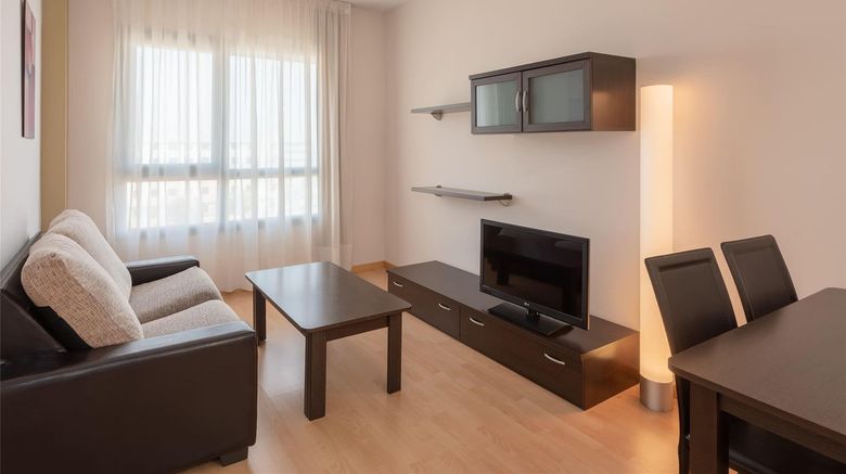 <b>Madrid Airport Stes affiliated by Melia Room</b>. Images powered by <a href="https://iceportal.shijigroup.com/" title="IcePortal" target="_blank">IcePortal</a>.