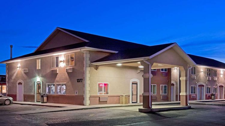 Super 8 Richfield Exterior